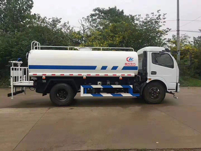 東風(fēng)大多利卡10方綠化噴灑車 城市綠化與道路清潔的高效伙伴