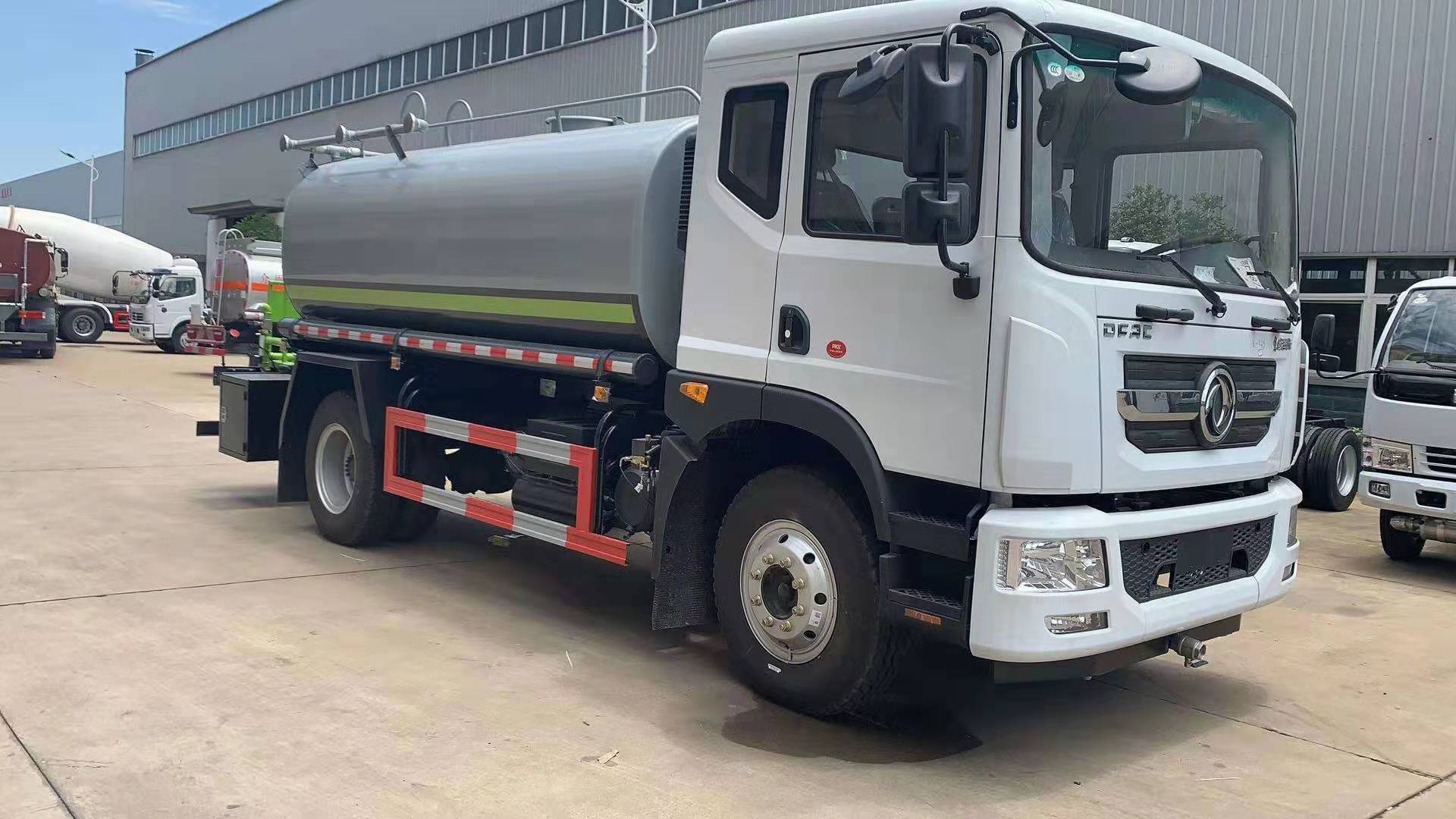 工地灑水車 守護(hù)文明施工的“清道夫”
